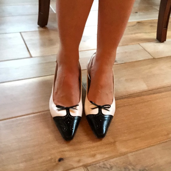 Tuxedo Patent Pumps by Stuart Weitzman - 6.5 B - Picture 3 of 9